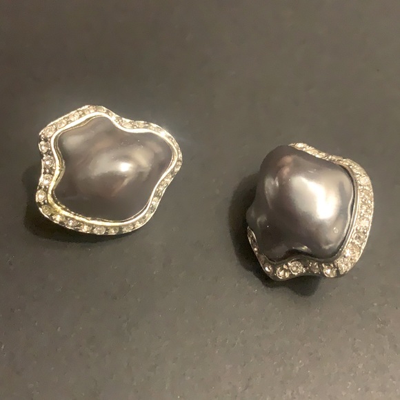 Kenneth Jay Lane pearl Vintage Deco Inspired Mabé Pearl Earrings clip earings - Picture 8 of 13